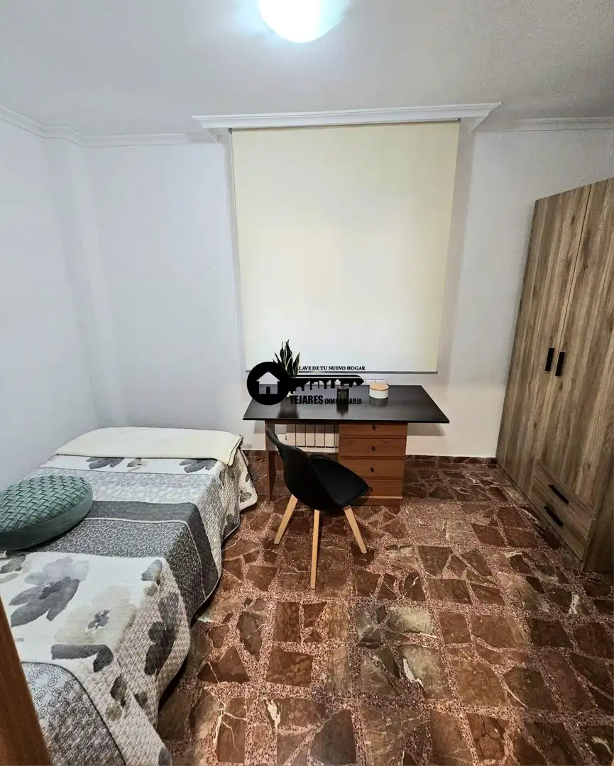 Habitación de Apartamento de alquiler en Albacete con Calefacción y Amueblado
