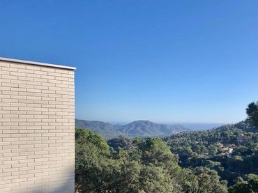 Villa con balcone in vendita a Serra Brava