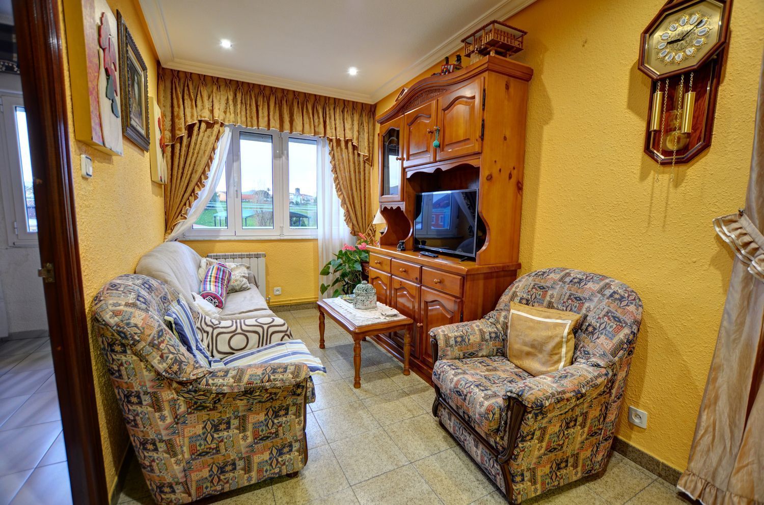 Sala de estar de Piso en venta en Avilés con Calefacción, Trastero y Piscina