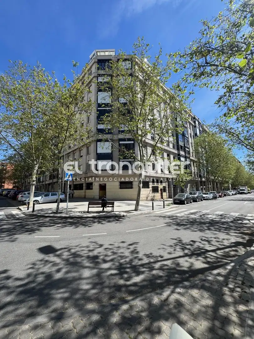 Vista exterior de Pis de lloguer en  Madrid Capital amb Aire condicionat, Moblat i Rentadora