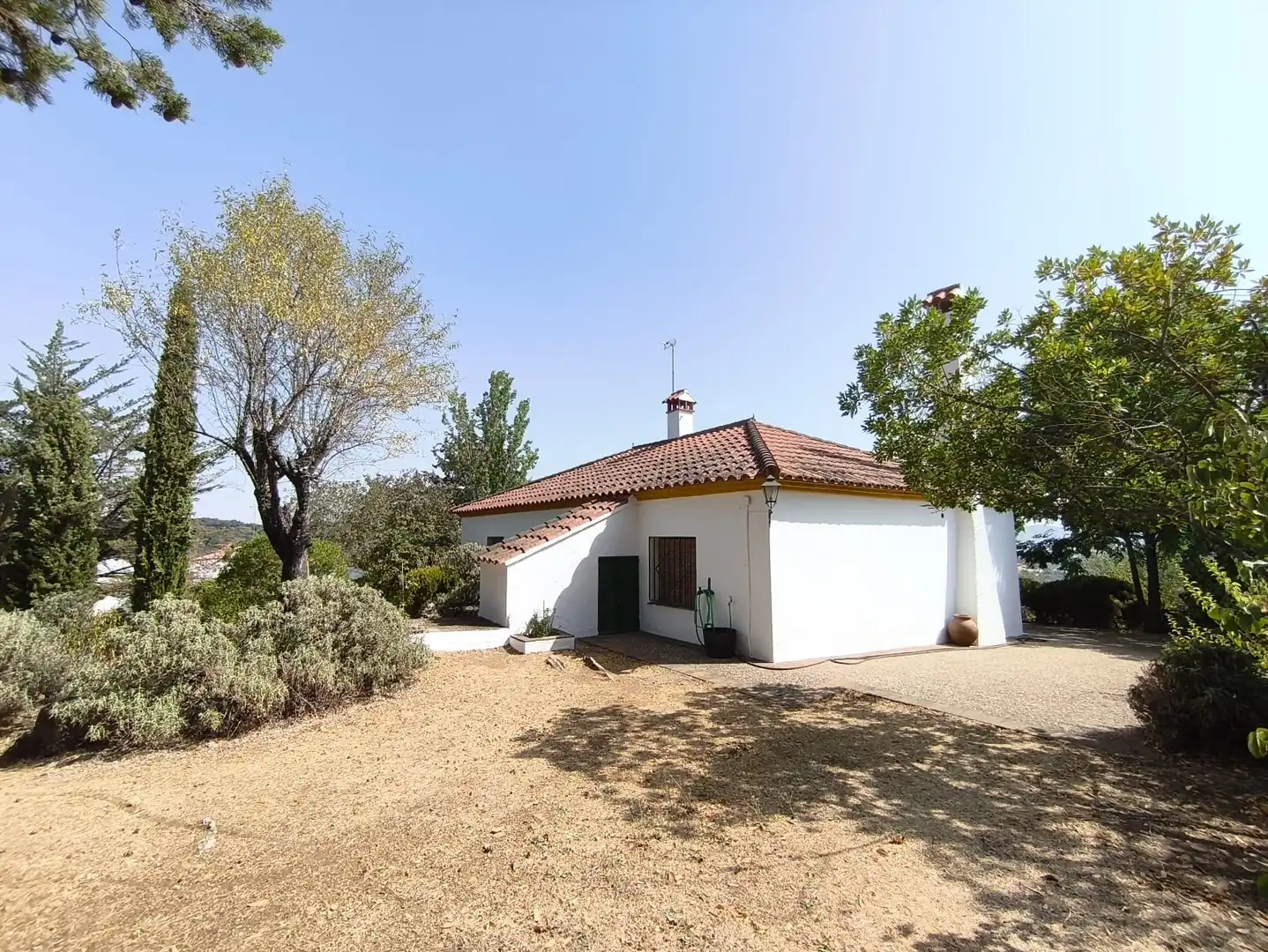 Casa rústica amb jardí en venda a Cazalla de la Sierra