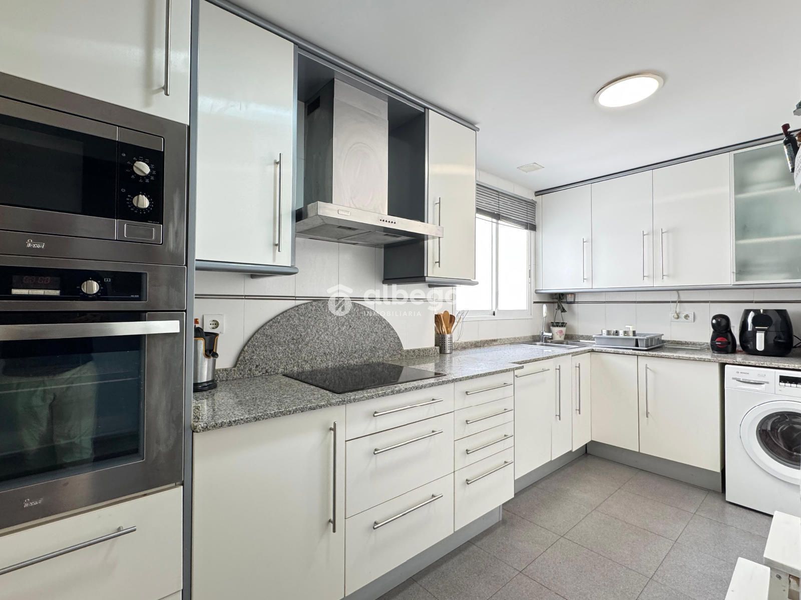Cocina de Piso en venta en  Valencia Capital con Aire acondicionado y Terraza