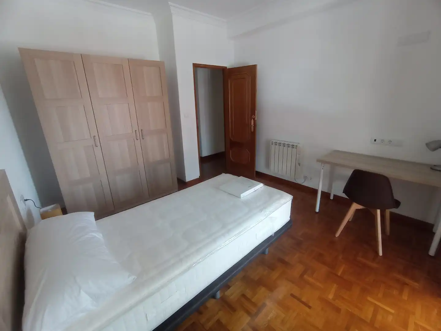 Bedroom of Flat for share in Ourense Capital   with Heating, Furnished and Oven