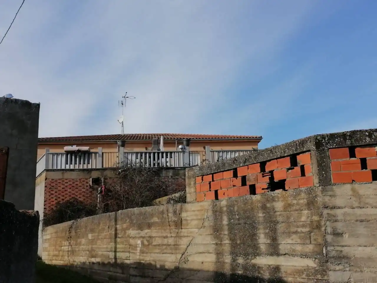 Vista exterior de Casa o xalet en venda en Fuentes de Oñoro amb Aire condicionat, Calefacció i Terrassa