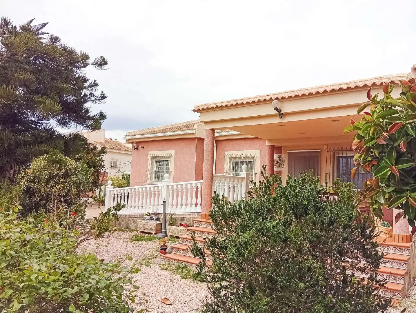 Vista exterior de Casa o xalet en venda en Torrevieja amb Aire condicionat, Calefacció i Terrassa