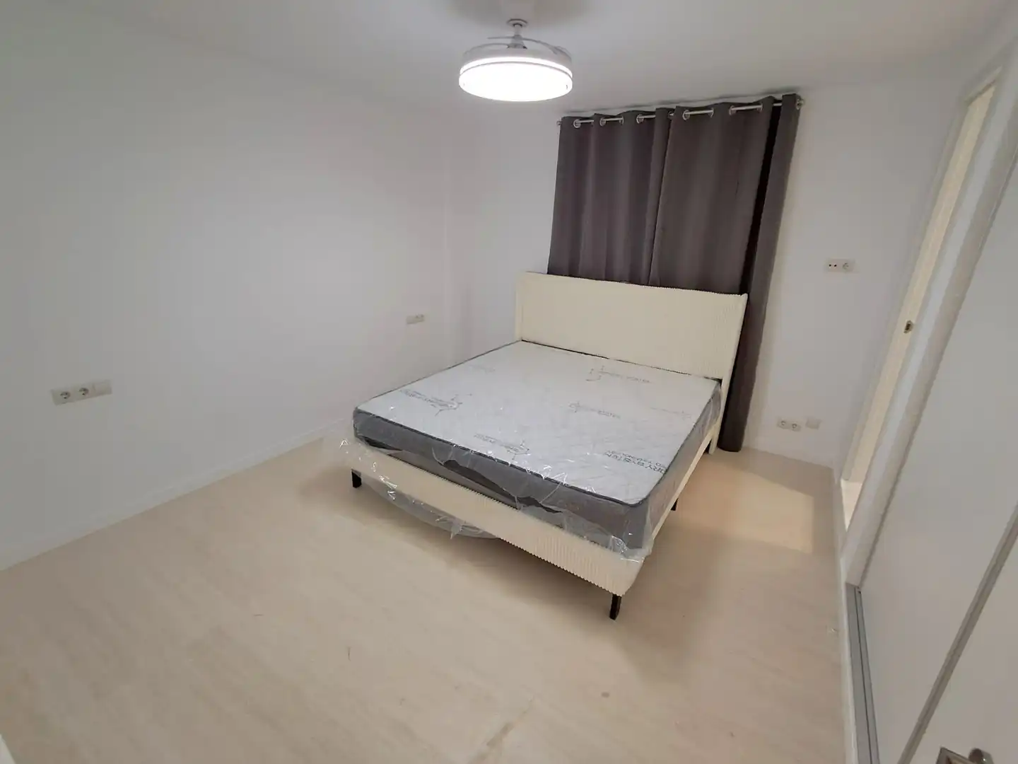 Habitación de Apartamento en venta en Benalmádena con Aire acondicionado, Calefacción y Jardín privado