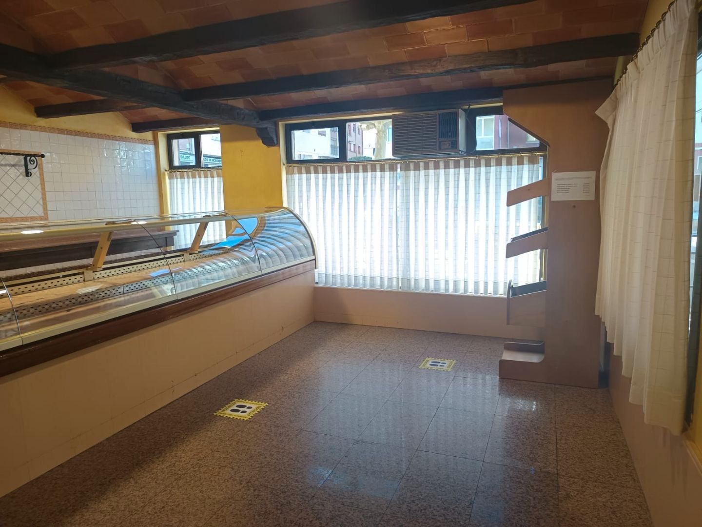 Local de lloguer en Soria Capital  amb Aire condicionat, Calefacció i Alarma