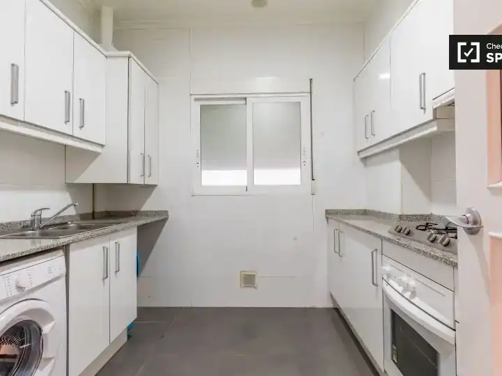 Kitchen of Flat for rent in  Valencia Capital  with Air Conditioner and Balcony