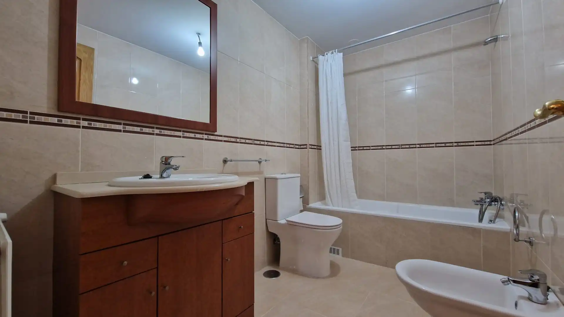 Bany de Apartament de lloguer en Ordes, A Coruña