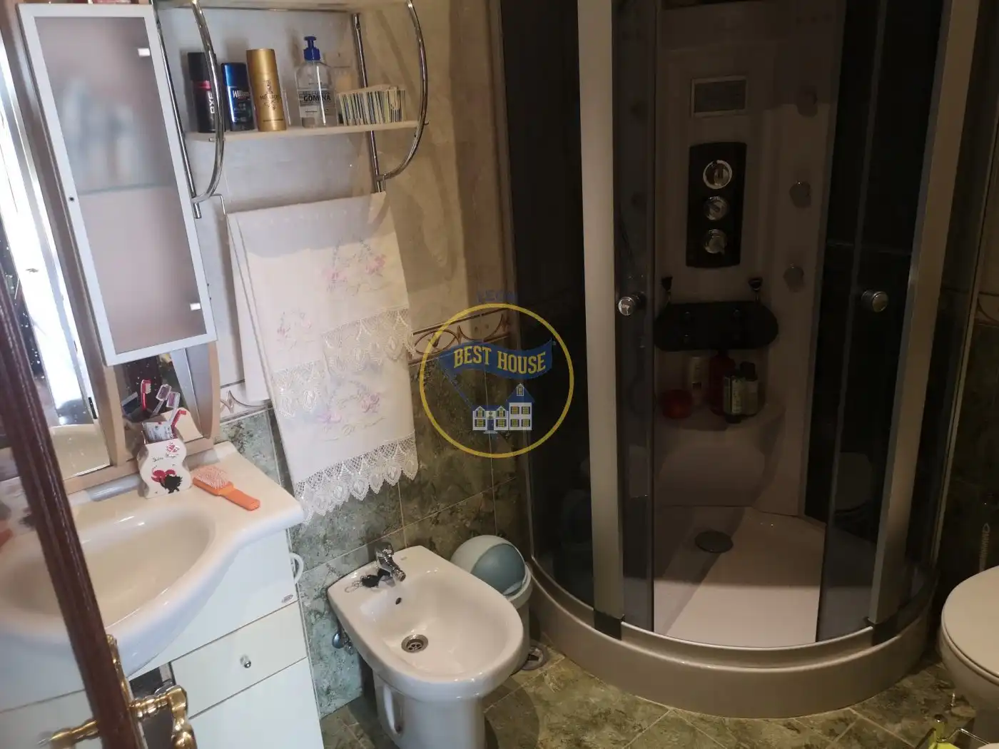 Baño de Finca rústica en venta en León Capital  con Calefacción, Jardín privado y Terraza