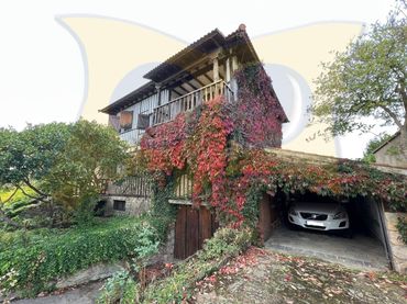 Chalet con balcón en venta en Villamayor