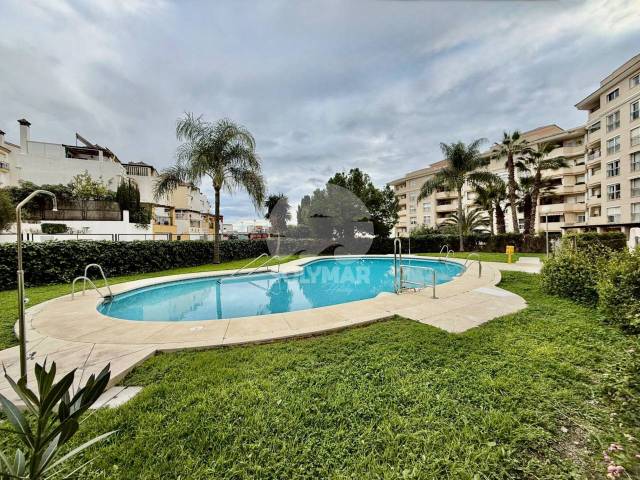 Piso en Alquiler en Avenida Moscatel en Viña Málaga