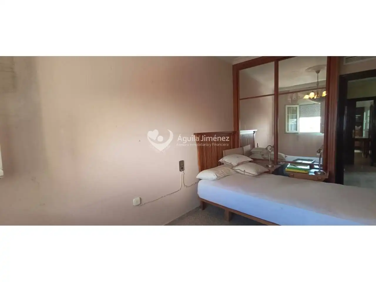 Habitación de Casa o chalet en venta en Alcalá de Guadaira con Calefacción y Terraza