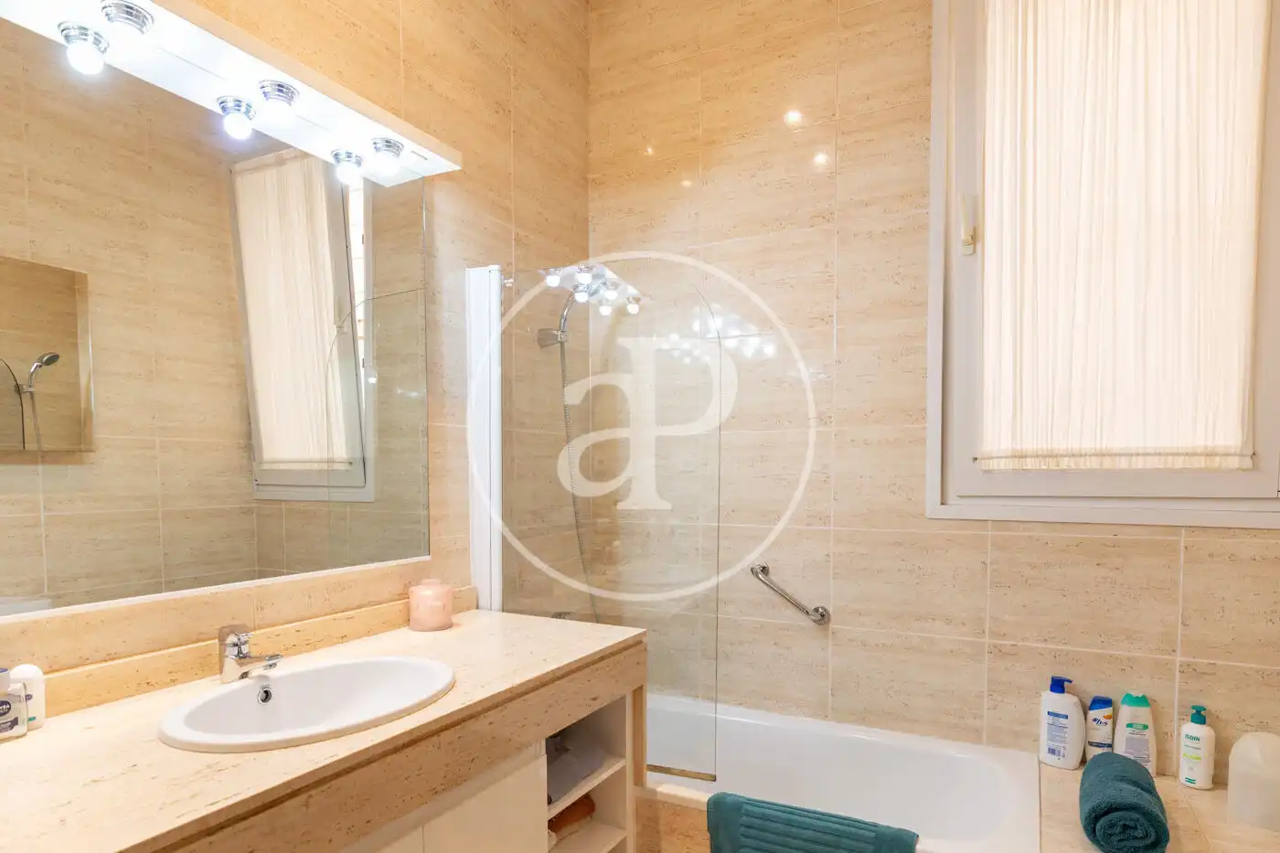 Baño de Piso en venta en Barcelona con Calefacción y Terraza