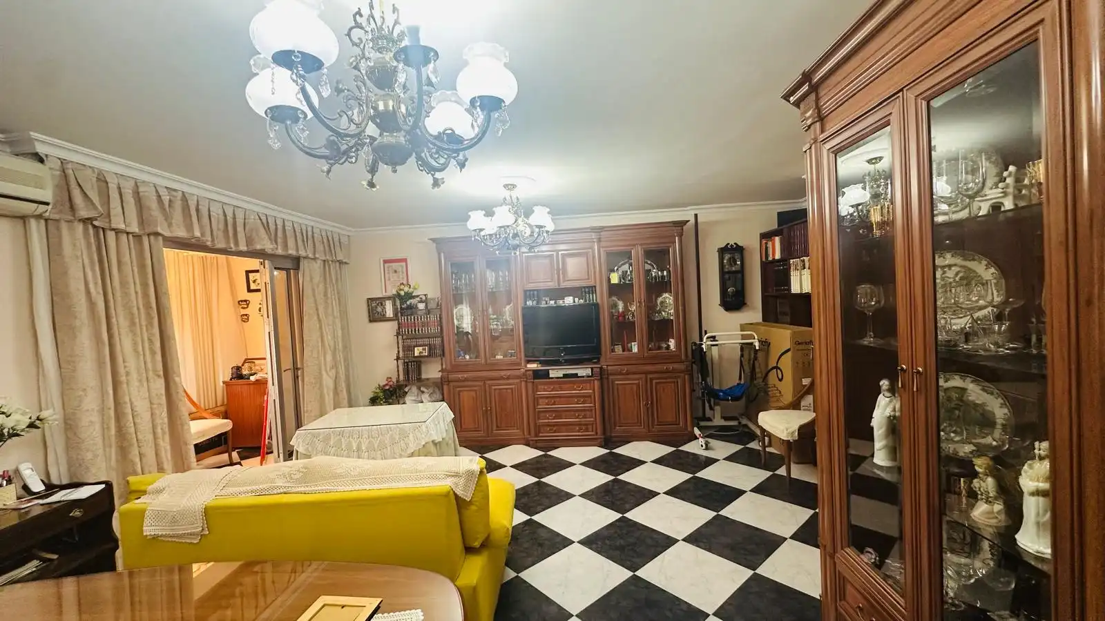 Wohnzimmer von Wohnung zum Verkauf in Sevilla mit Klimaanlage, Heizung und Terrasse