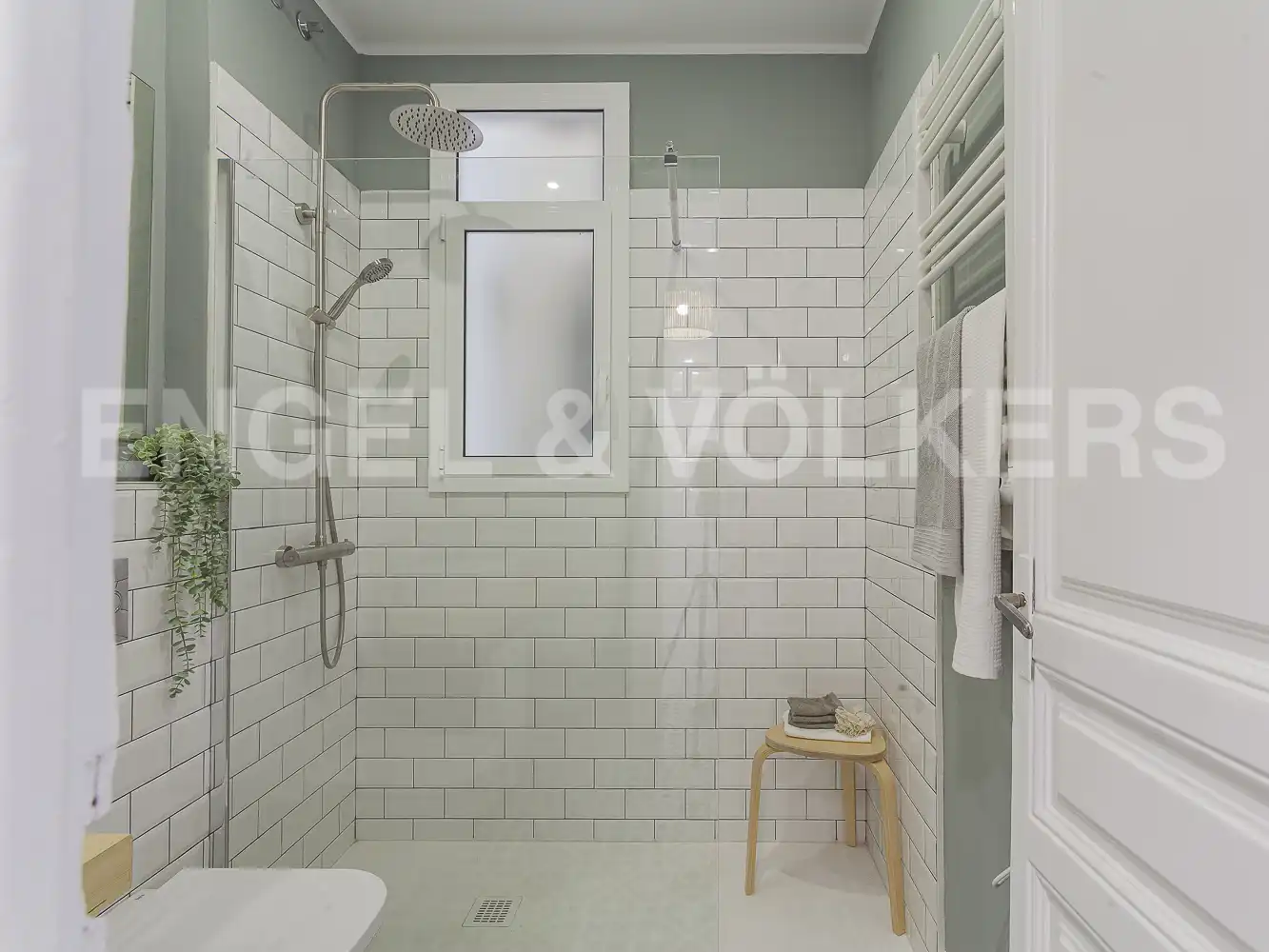 Badezimmer von Wohnung zum Verkauf in Barcelona mit Heizung und Balkon