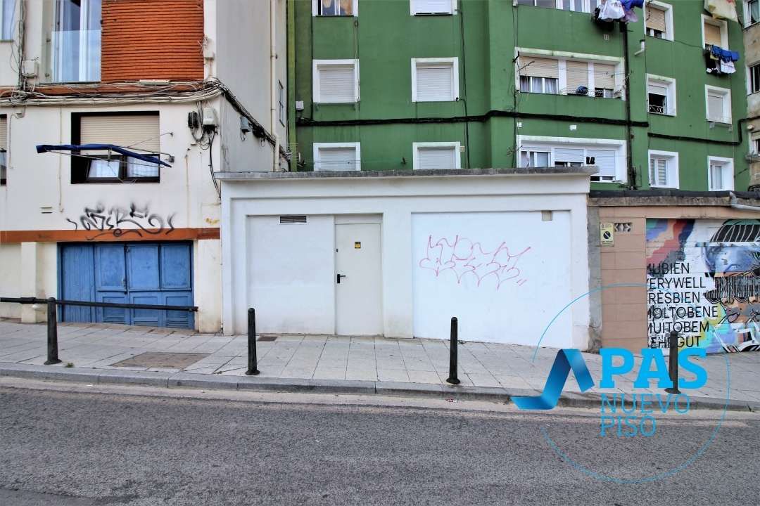 Vista exterior de Local en venta en Santander