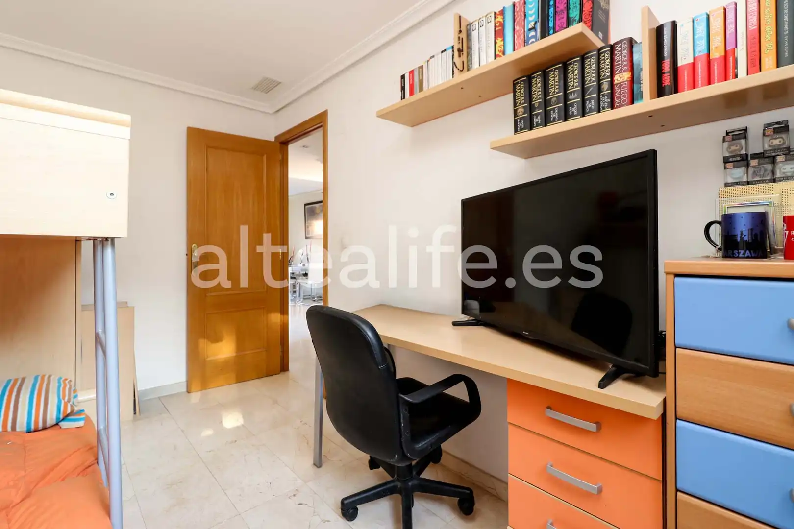 Habitación de Casa adosada en venta en La Nucia con Calefacción, Terraza y Piscina comunitaria