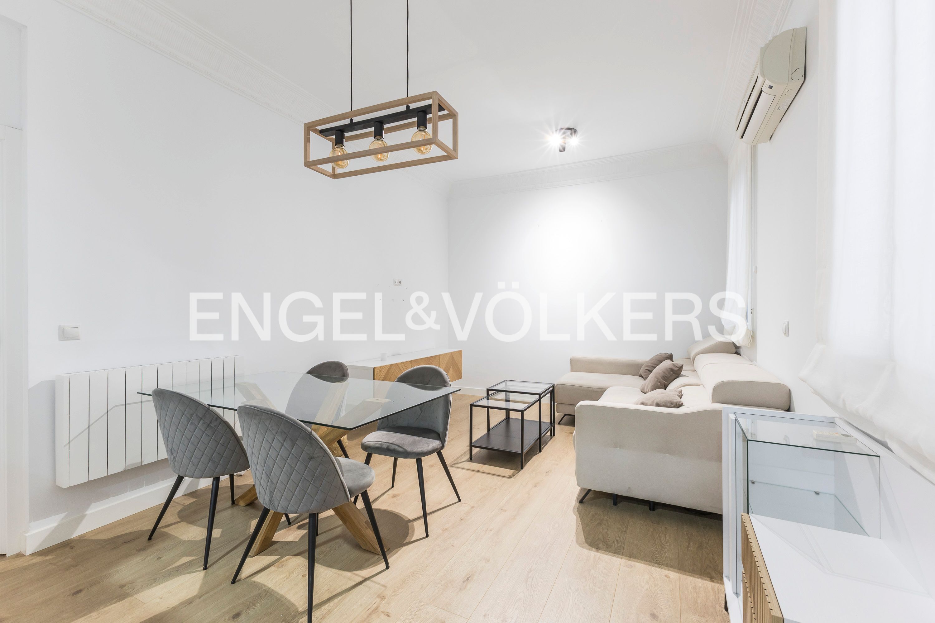 Living room of Apartment for sale in  Madrid Capital  with Air Conditioner, Heating and Furnished