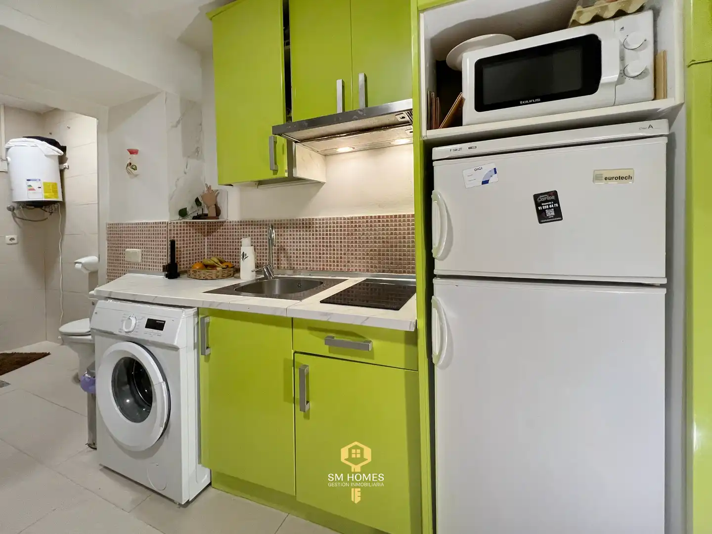 Cuina de Local en venda en Madrid amb Aire condicionat i Moblat