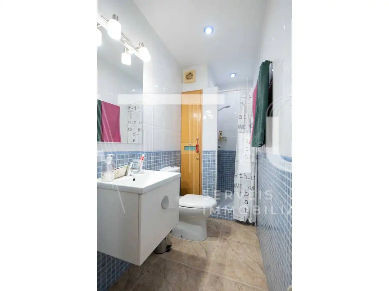 Baño de Apartamento en venta en Sabadell con Aire acondicionado, Calefacción y Trastero