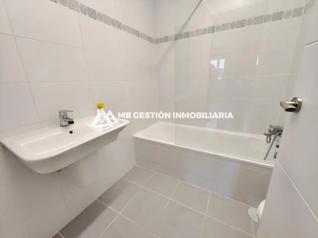 Badezimmer von Wohnung zum Verkauf in Fuenlabrada mit Heizung, Terrasse und Schwimmbad