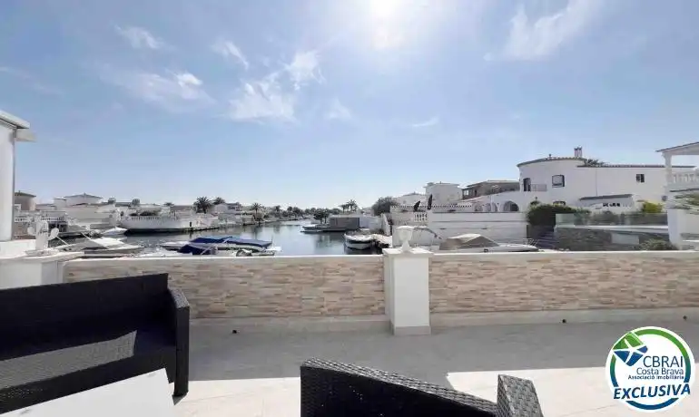Terrassa de Casa adosada en venda en Empuriabrava amb Jardí privat i Moblat