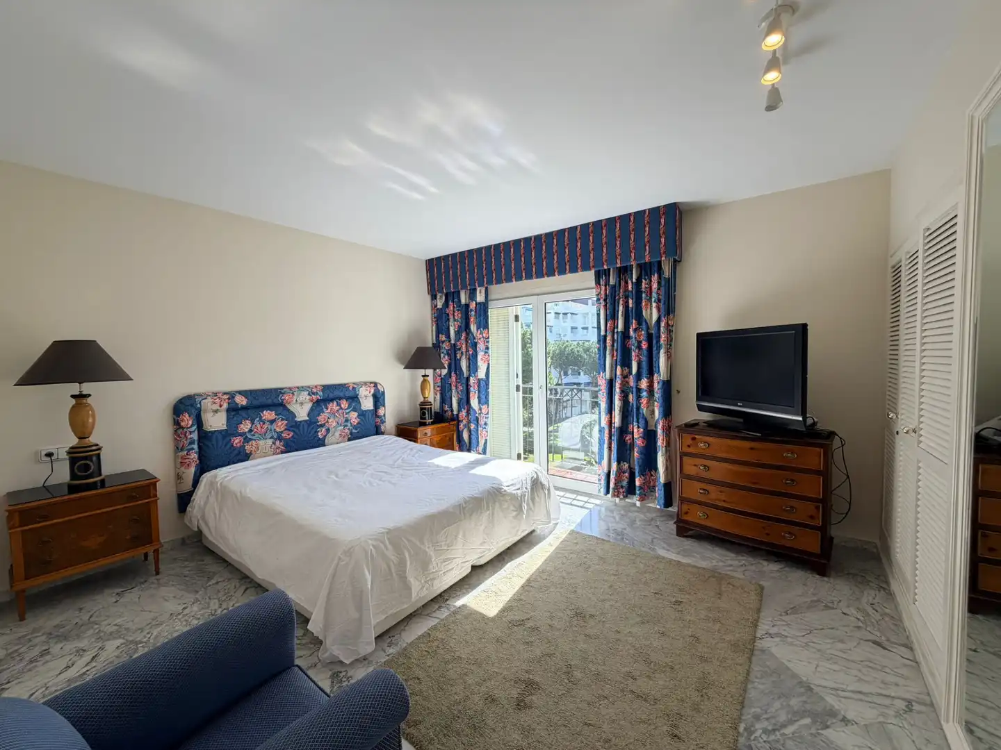 Bedroom of Flat for rent in Marbella  with Air Conditioner, Terrace and Storage room
