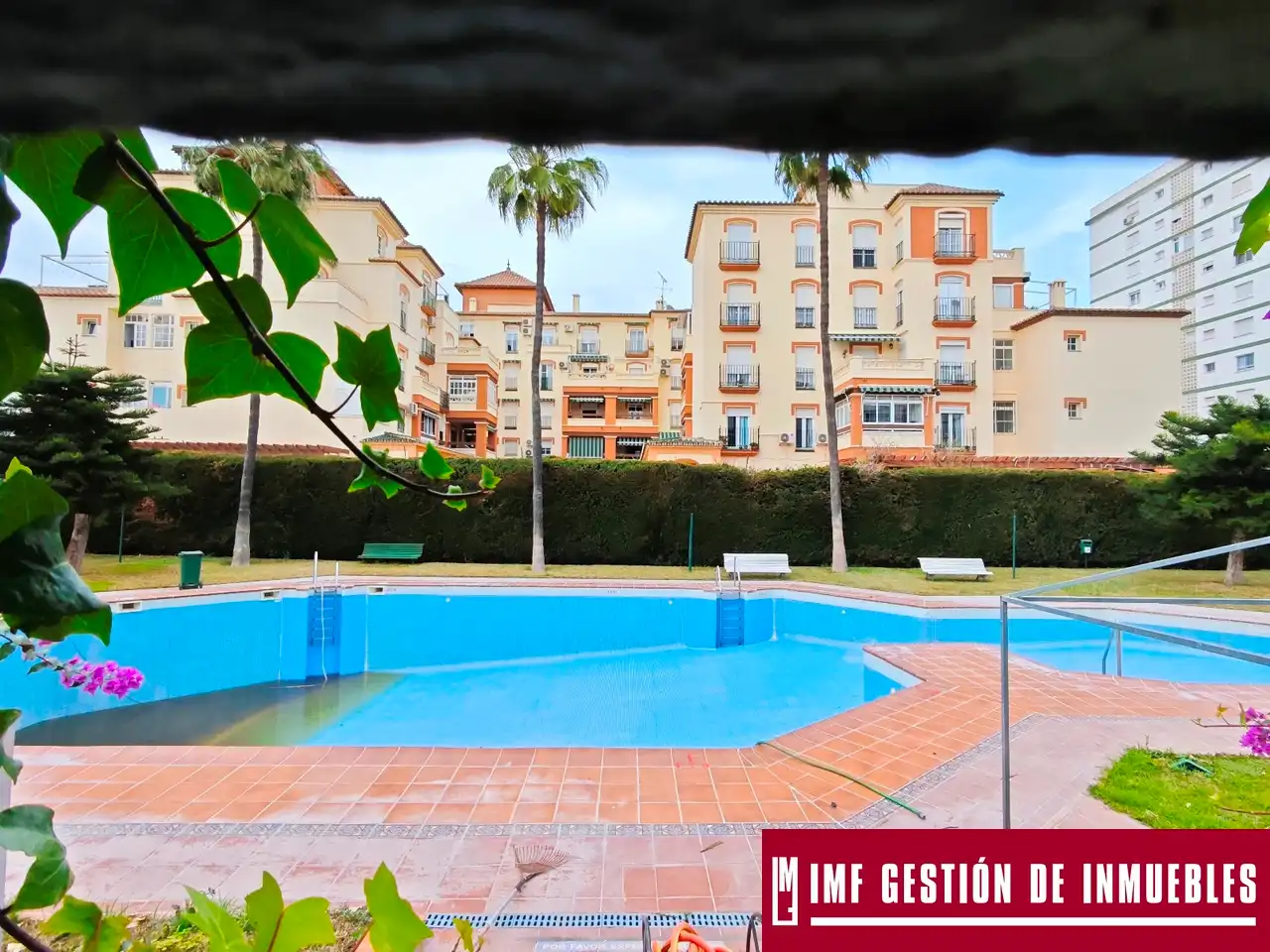 Vista exterior de Casa adosada en venda en Vélez-Málaga amb Aire condicionat, Terrassa i Moblat