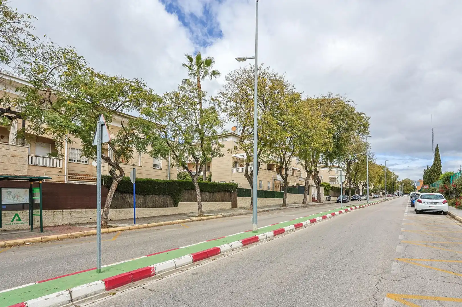 Vista exterior de Piso en venta en Tomares con Aire acondicionado, Jardín privado y Piscina comunitaria
