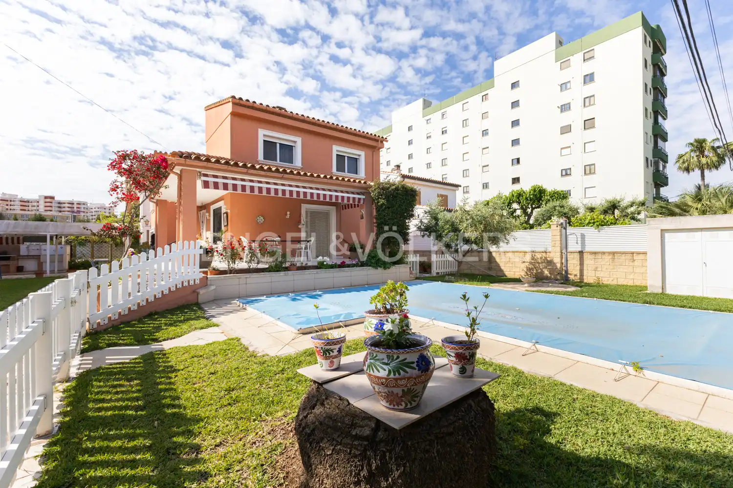 Vista exterior de Casa o xalet en venda en Benicasim / Benicàssim amb Calefacció, Jardí privat i Terrassa