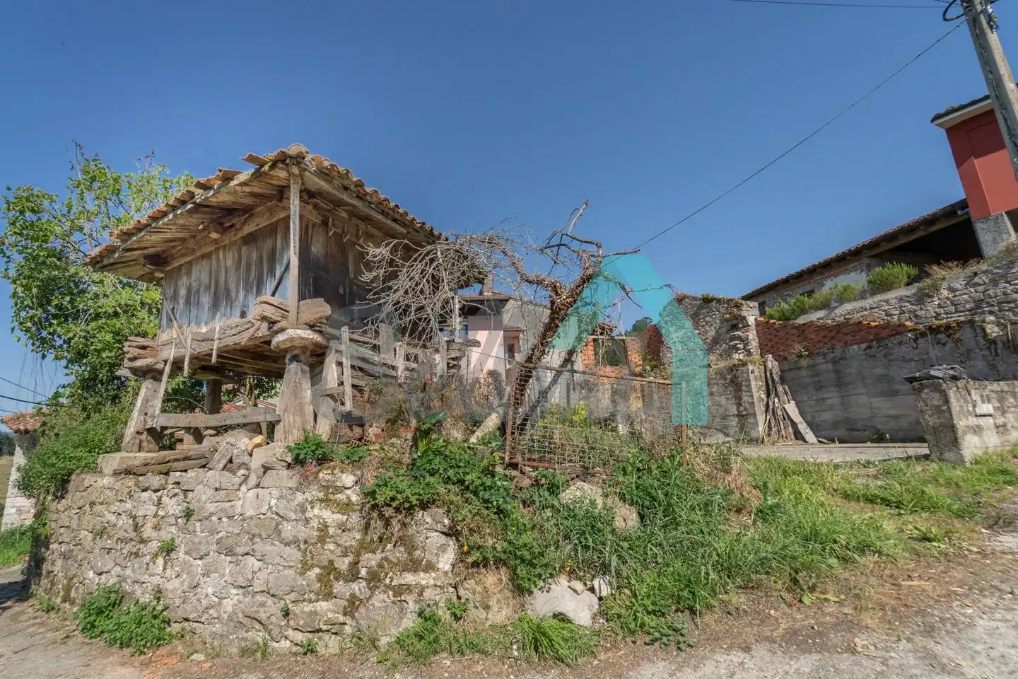 Exterior view of Houses for sale in Parres  with Heating, Private garden and Storage room