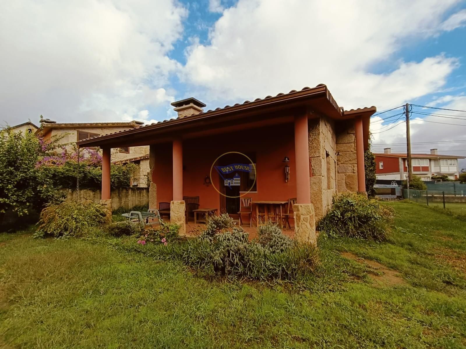 Vista exterior de Casa o xalet en venda en Ponteareas amb Calefacció, Jardí privat i Terrassa