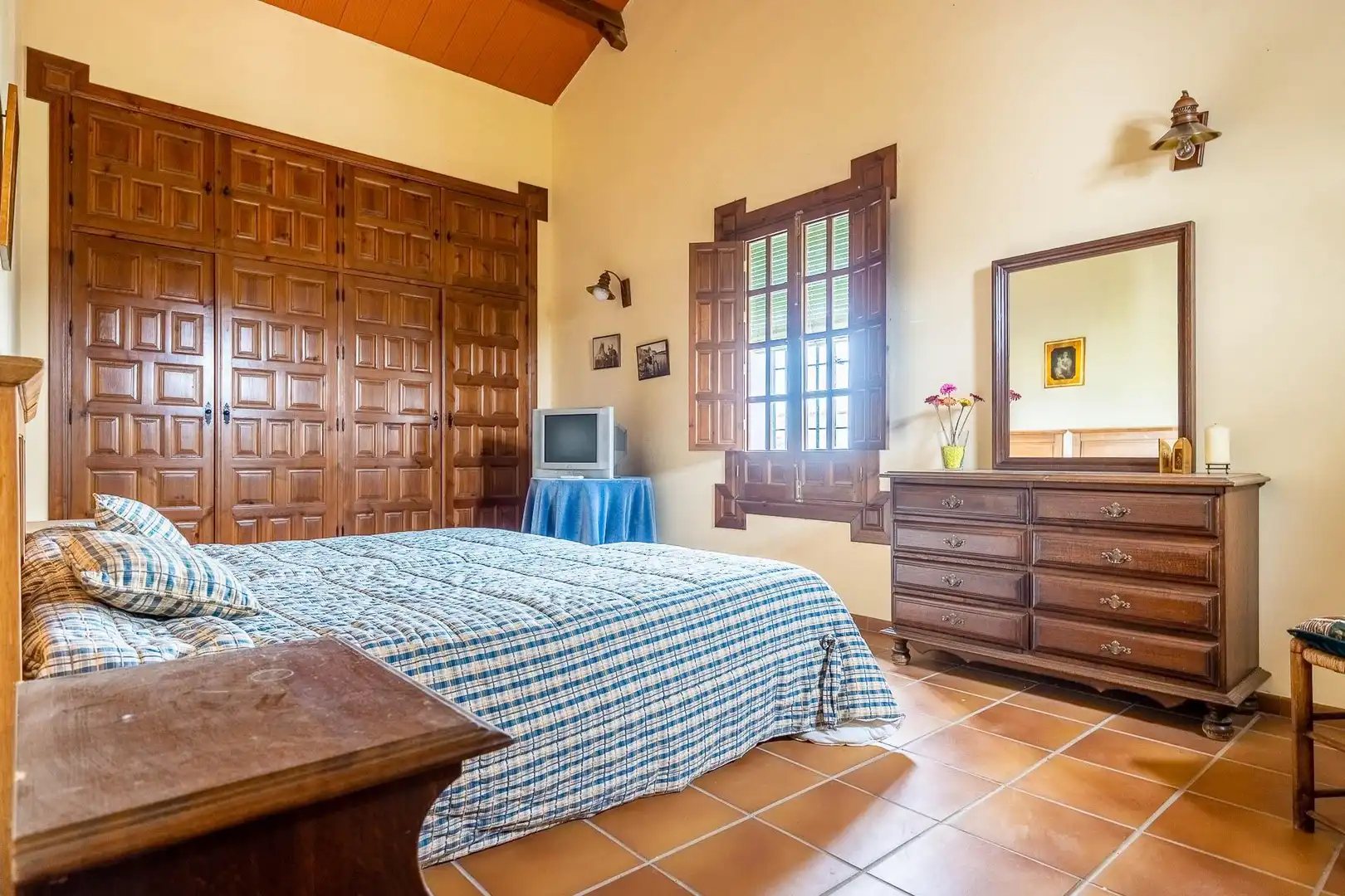 Habitación de Finca rústica en venta en Valencina de la Concepción con Jardín privado, Terraza y Trastero