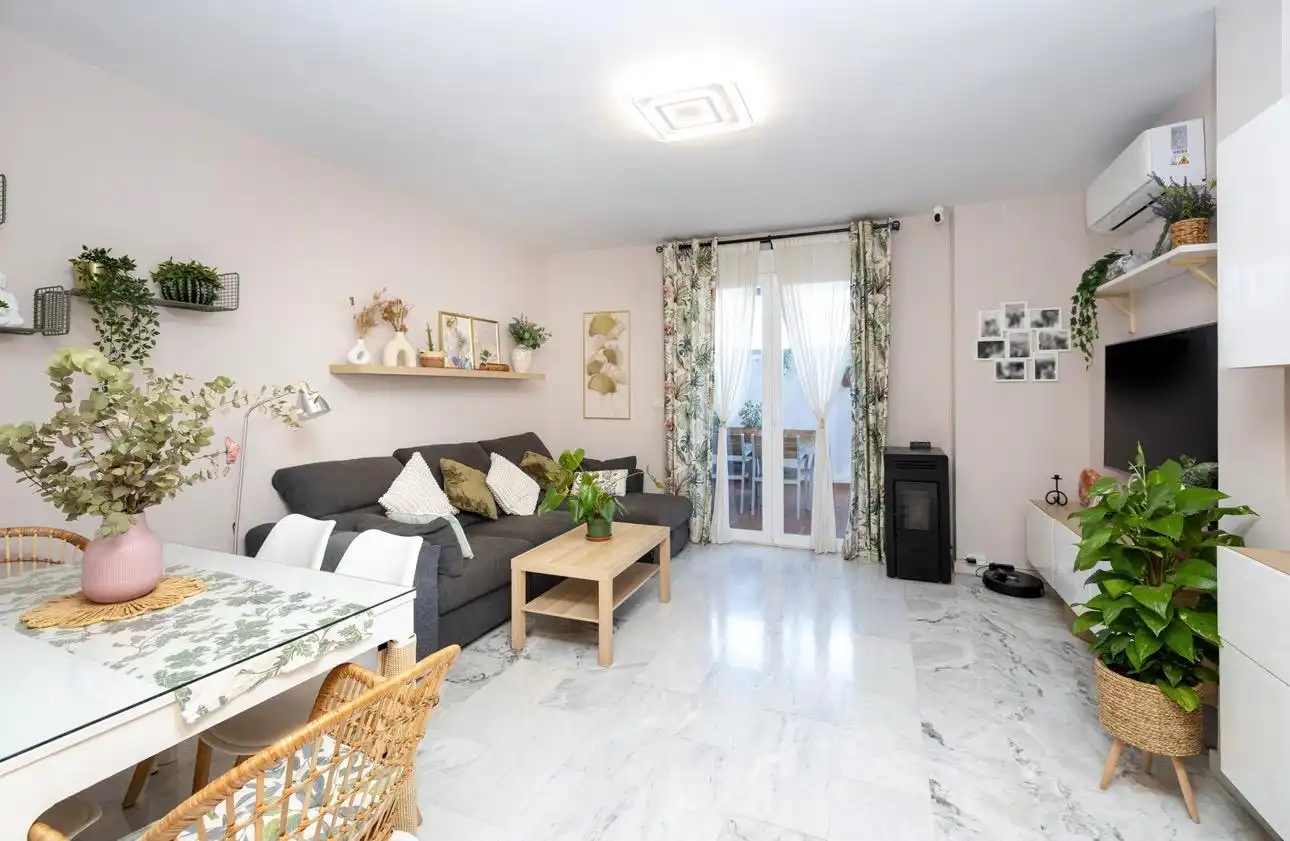 Maison mitoyenne avec terrasse à vendre à La Zubia Ciudad
