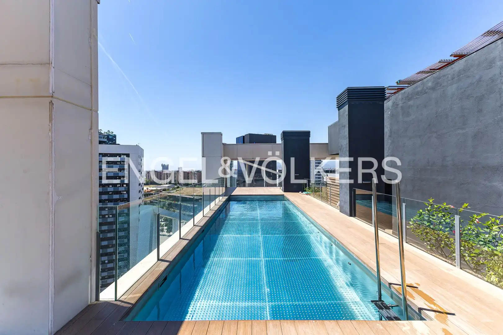 Swimming pool of Flat for sale in L'Hospitalet de Llobregat  with Air Conditioner, Heating and Parquet flooring