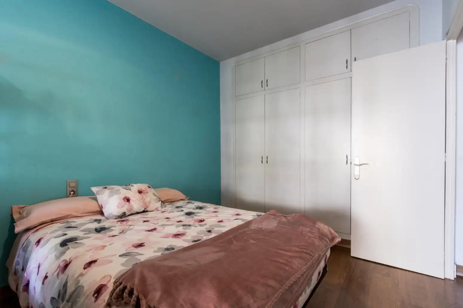 Habitación de Casa adosada en venta en Terrassa con Calefacción, Parquet y Terraza
