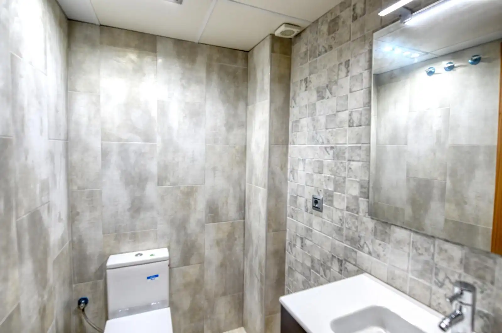 Baño de Dúplex en venta en Población de Arroyo con Terraza
