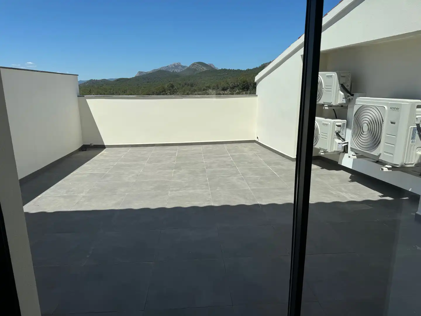Terrasse von Einfamilien-Reihenhaus zum Verkauf in Viladecavalls mit Klimaanlage, Heizung und Terrasse