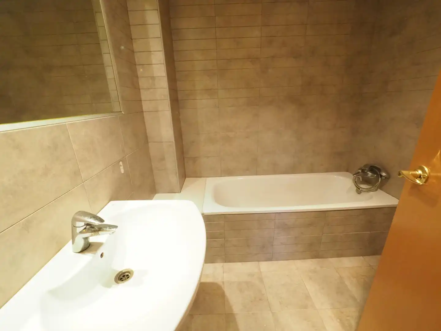 Baño de Piso en venta en Cerdanyola del Vallès con Calefacción, Parquet y Terraza