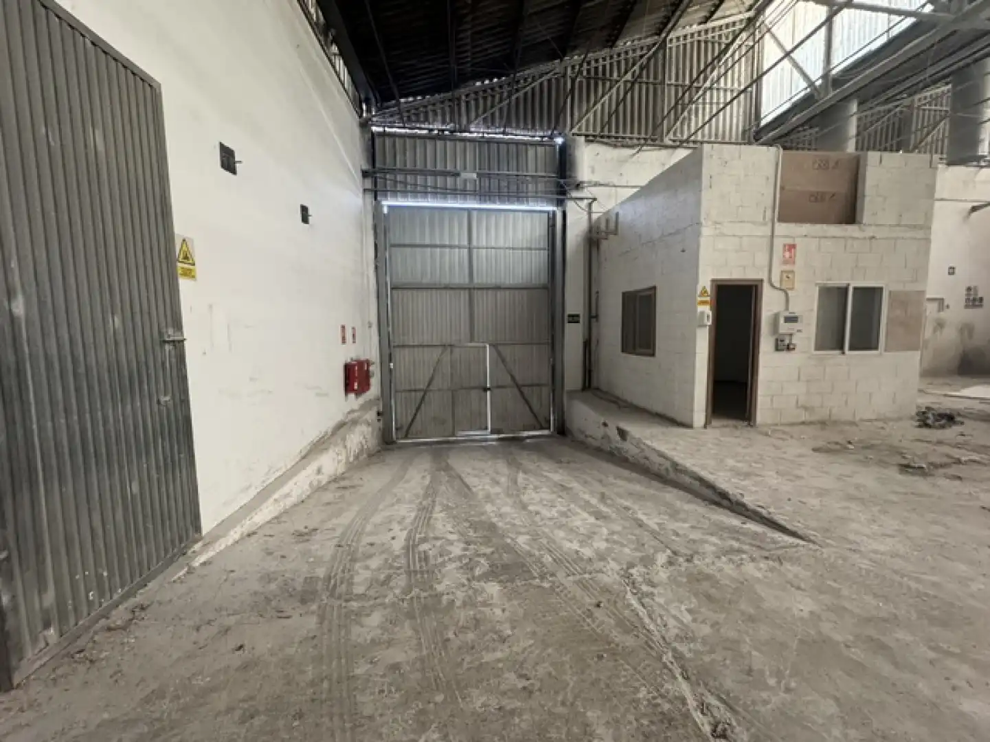 Parking de Nave industrial de alquiler en Rafelbuñol / Rafelbunyol