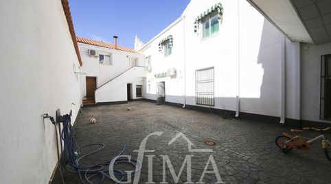 Casa muy grande, como las que ya no se hacen. Patio amplio y numerosas estancias. Cocinilla., imatge 2