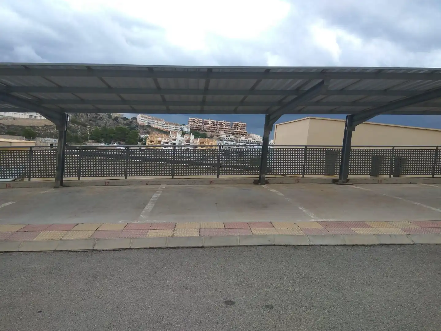 Parkplatz von Wohnung zur Miete in Cullera mit Klimaanlage, Terrasse und Möbliert