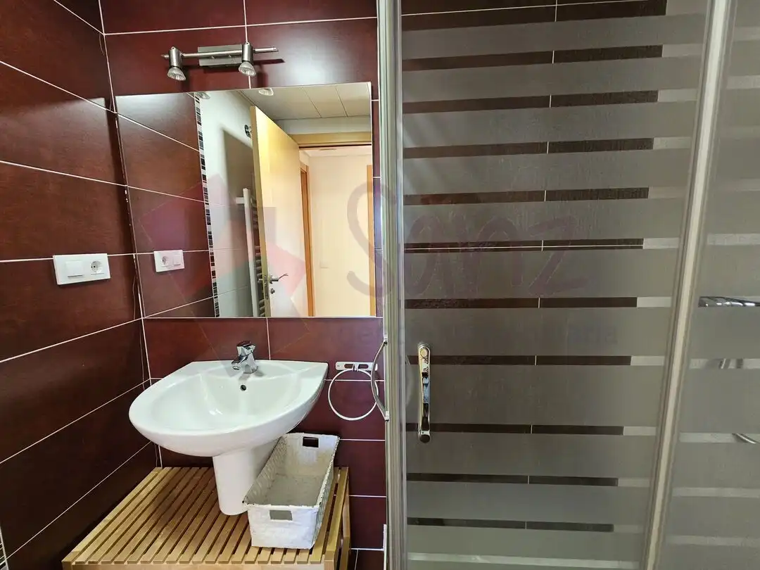 Baño de Apartamento de alquiler en Lardero con Aire acondicionado, Calefacción y Jardín privado