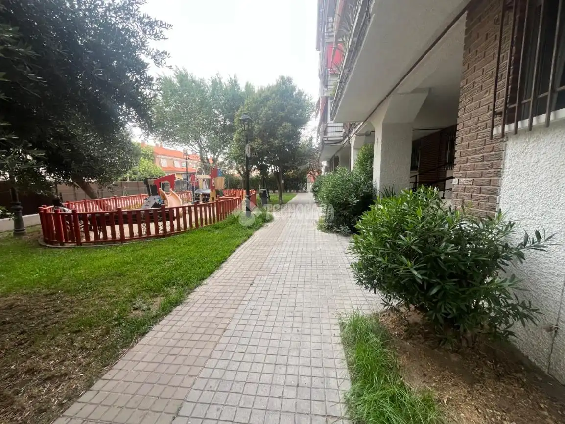 Vista exterior de Piso en venta en Humanes de Madrid con Calefacción, Terraza y Piscina comunitaria