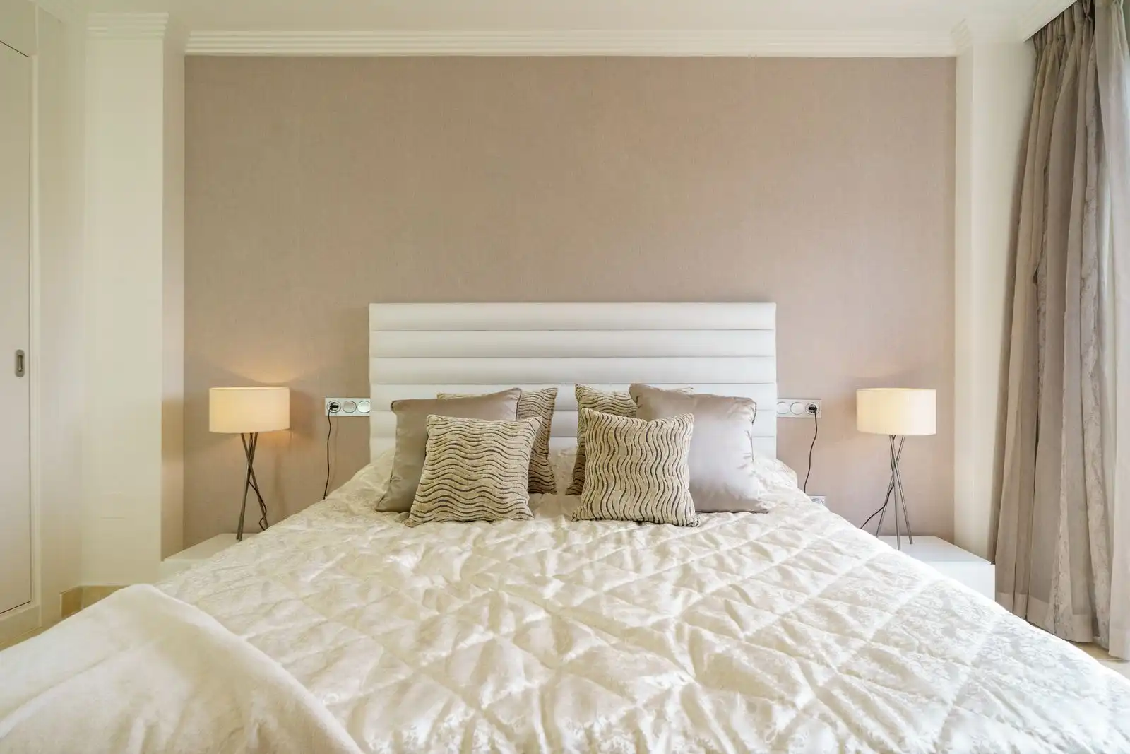 Schlafzimmer von Wohnung zum Verkauf in Benahavís mit Terrasse, Abstellraum und Möbliert