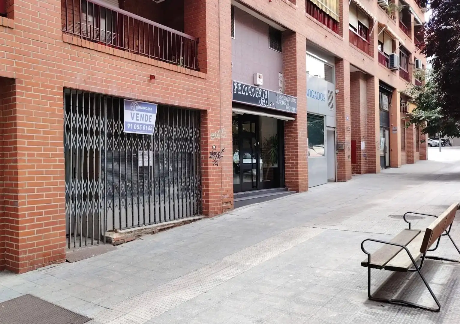 Vista exterior de Local en venta en Coslada