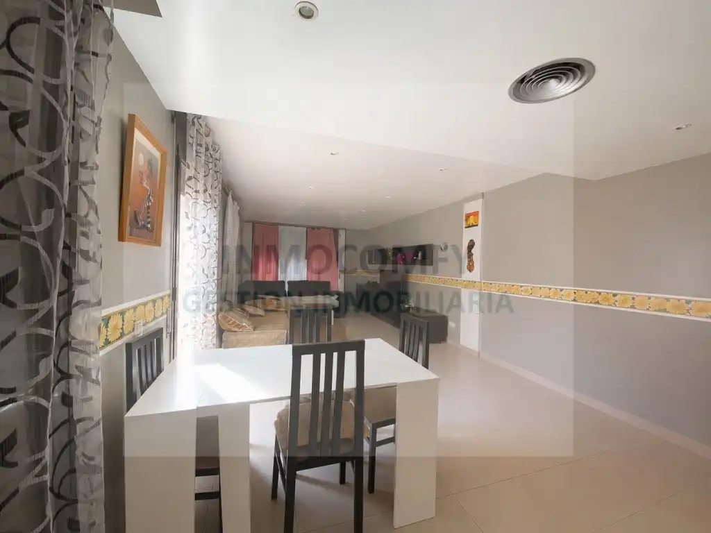 Sala de estar de Dúplex en venta en La Bisbal d'Empordà