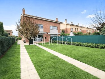 Reihenhaus mit Balkon zum Verkauf in Caputxins - Ambulatori