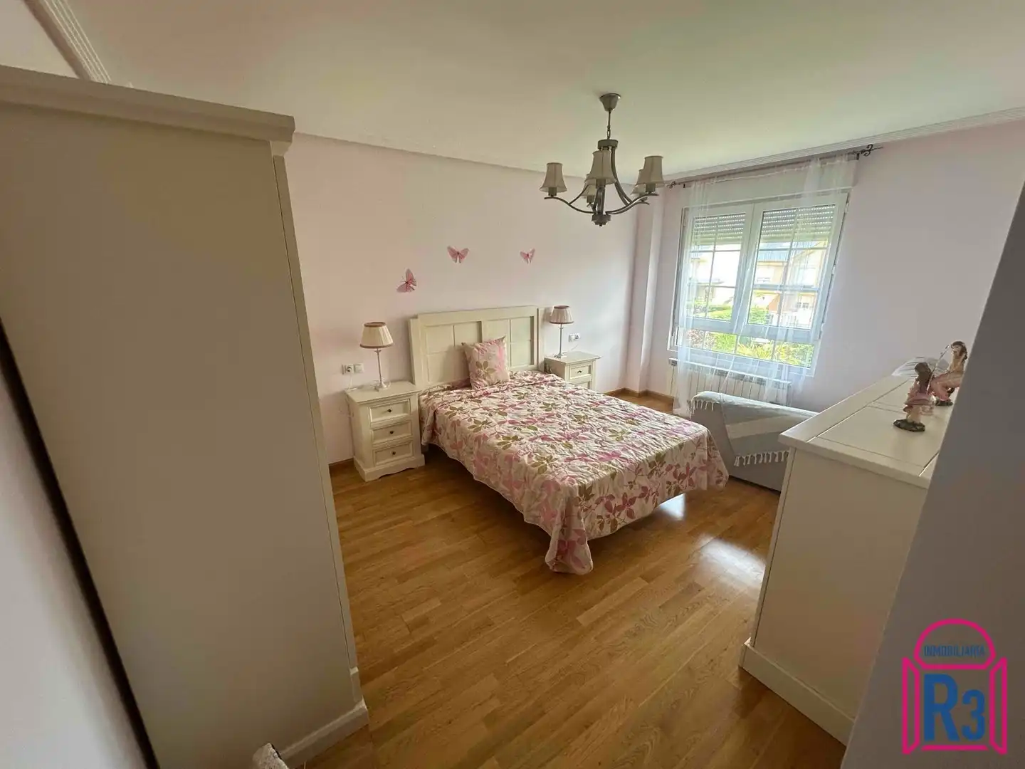 Habitación de Casa adosada en venta en Villaquilambre con Calefacción, Piscina y Amueblado